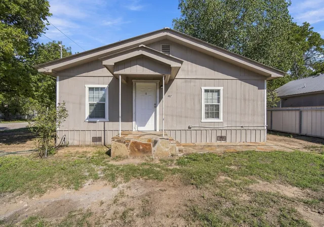Photo 1 of Single family home for sale at 405 N Atlantic St #407, Cleburne, TX 76031 | MLS# 21414493 | Listing updated on 2026-10-20