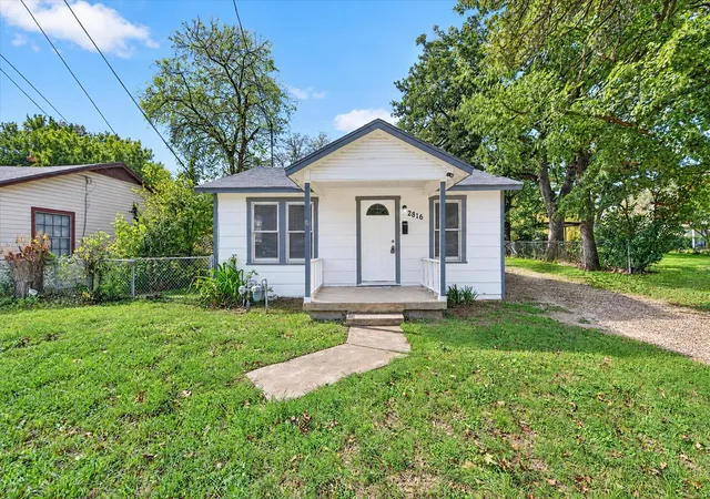 Photo 1 of Single family home for sale at 2816 Putnam St, Fort Worth, TX 76112 | MLS# 21415614 | Listing updated on 2026-10-21