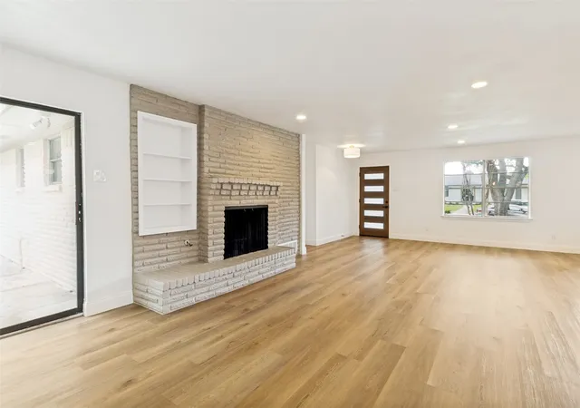 Photo 4 of Single family home for sale at 437 Summit Dr, Richardson, TX 75081 | MLS# 21415942 | Listing updated on 2026-10-20