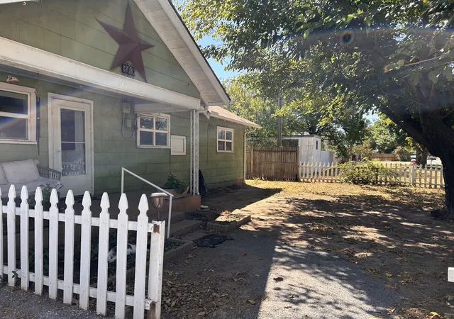 Single family home for sale at 910 Plainview Rd, Seymour, TX 76380 | MLS# 21415960