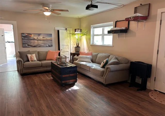 Photo 1 of Single family home for sale at 910 Plainview Rd, Seymour, TX 76380 | MLS# 21415960 | Listing updated on 2026-10-20