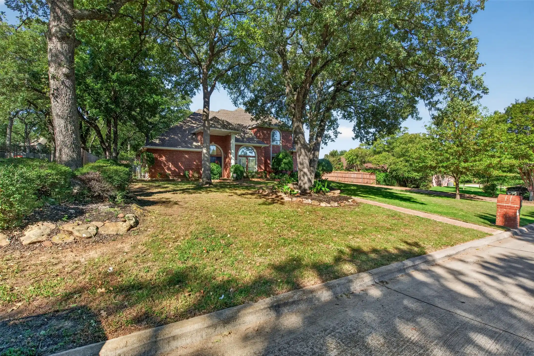 Photo 3 of Single family home for sale at 1002 Chimney Hl Trl, Southlake, TX 76092 | MLS# 21414039 | Listing updated on 2026-10-29