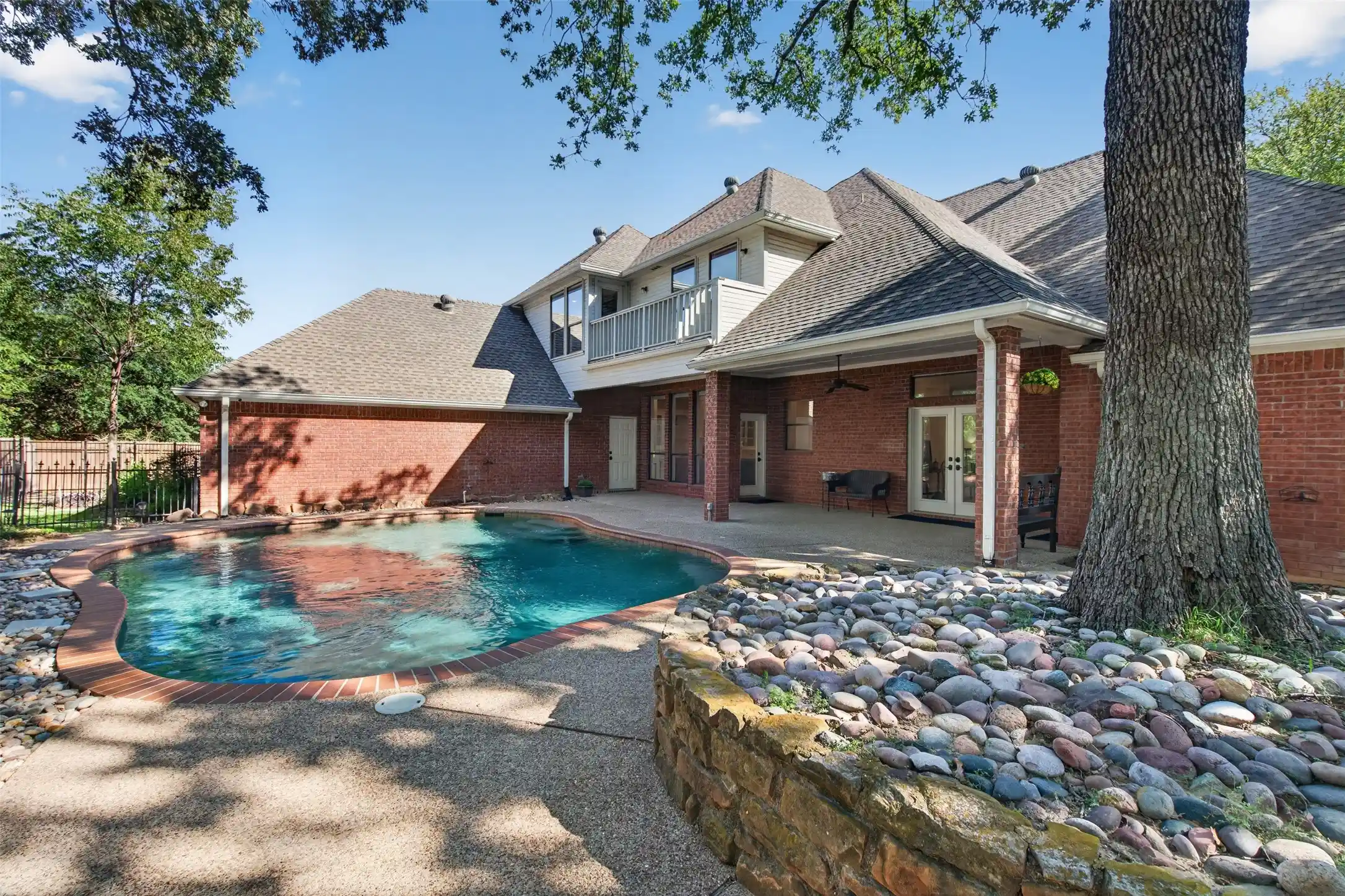 Photo 4 of Single family home for sale at 1002 Chimney Hl Trl, Southlake, TX 76092 | MLS# 21414039 | Listing updated on 2026-10-29