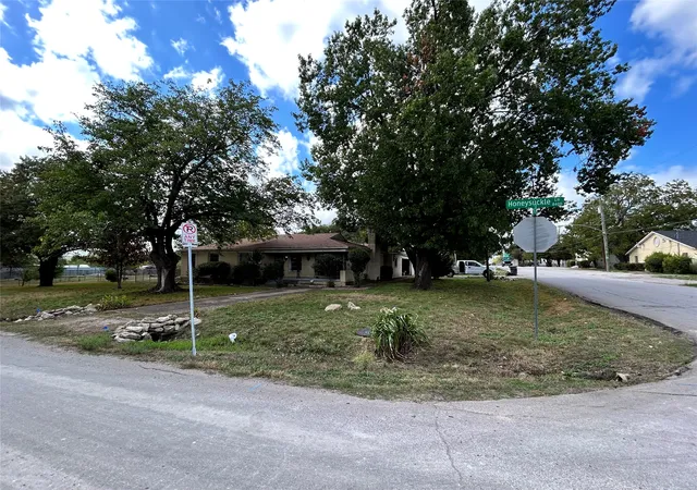 Photo 1 of Single family home for sale at 8427 Honeysuckle Ln, Dallas, TX 75241 | MLS# 21416099 | Listing updated on 2026-10-21