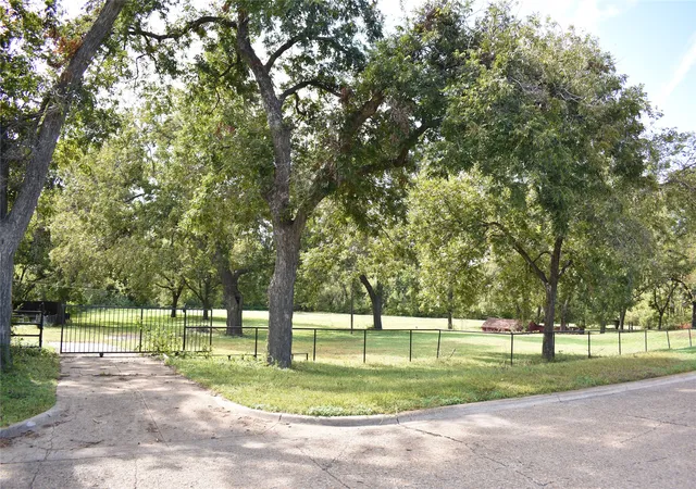Photo 1 of Land for sale at 3933 Lawnview Ave, Dallas, TX 75227 | MLS# 21414818 | Listing updated on 2026-10-20