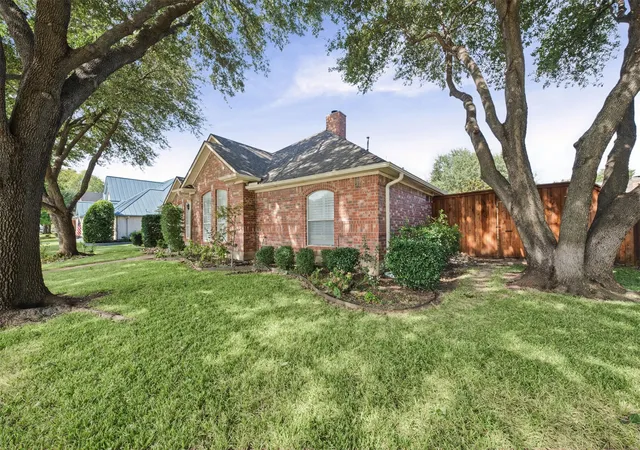 Photo 3 of Single family home for sale at 1415 Fairhaven Dr, Mansfield, TX 76063 | MLS# 21416222 | Listing updated on 2026-10-21