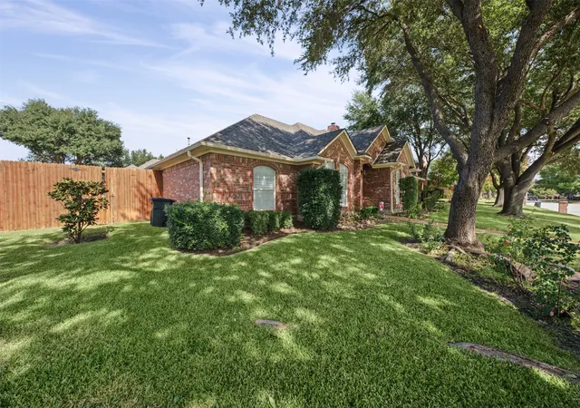 Photo 4 of Single family home for sale at 1415 Fairhaven Dr, Mansfield, TX 76063 | MLS# 21416222 | Listing updated on 2026-10-21