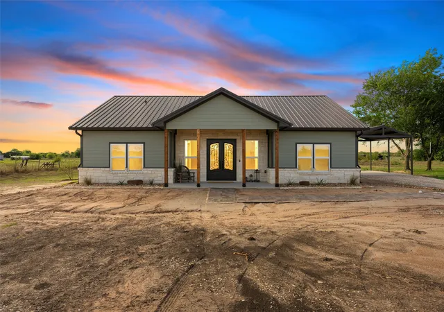 Photo 1 of Single family home for sale at 1025 Wyatt Ln, Mc Gregor, TX 76657 | MLS# 21416161 | Listing updated on 2026-10-21