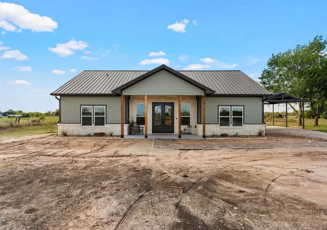 Photo 2 of Single family home for sale at 1025 Wyatt Ln, Mc Gregor, TX 76657 | MLS# 21416161 | Listing updated on 2026-10-21