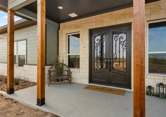 Photo 3 of Single family home for sale at 1025 Wyatt Ln, Mc Gregor, TX 76657 | MLS# 21416161 | Listing updated on 2026-10-21
