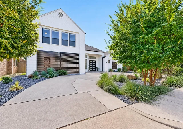 Photo 1 of Single family home for sale at 4420 Holw Oak Dr, Dallas, TX 75287 | MLS# 21416305 | Listing updated on 2026-10-22