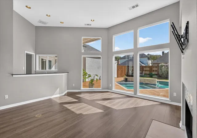 Photo 4 of Single family home for sale at 4420 Holw Oak Dr, Dallas, TX 75287 | MLS# 21416305 | Listing updated on 2026-10-22