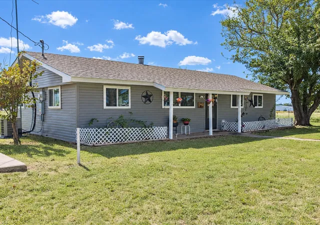 Photo 3 of Single family home for sale at 2220 Well Service Rd, Bowie, TX 76230 | MLS# 21416283 | Listing updated on 2026-10-21