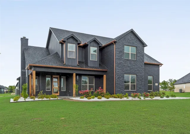 Photo 3 of Single family home for sale at 1001 Devoss Ct, Caddo Mills, TX 75135 | MLS# 21416548 | Listing updated on 2026-10-21