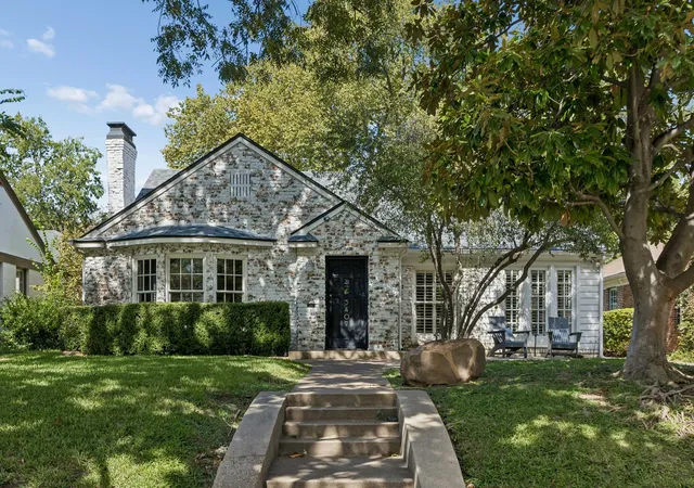 Single family home for sale at 5407 Vanderbilt Ave, Dallas, TX 75206 | MLS# 21410644