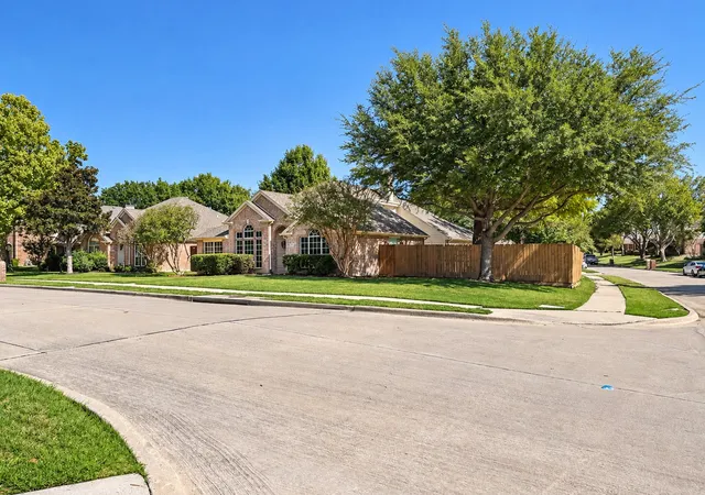Photo 2 of Single family home for sale at 7514 Naples Ln, Frisco, TX 75035 | MLS# 21416680 | Listing updated on 2026-10-21