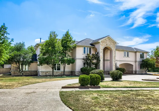 Photo 1 of Single family home for sale at 2242 Mountain Lakes Dr, Cedar Hill, TX 75104 | MLS# 21412054 | Listing updated on 2026-10-21