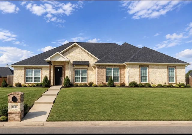 Photo 1 of Single family home for sale at 1005 Stone Brg Rd, Mount Pleasant, TX 75455 | MLS# 21416702 | Listing updated on 2026-10-21