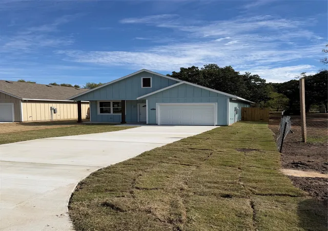 Photo 1 of Single family home for sale at 1604 Smoke Tree Ln, Dallas, TX 75253 | MLS# 21414795 | Listing updated on 2026-10-21