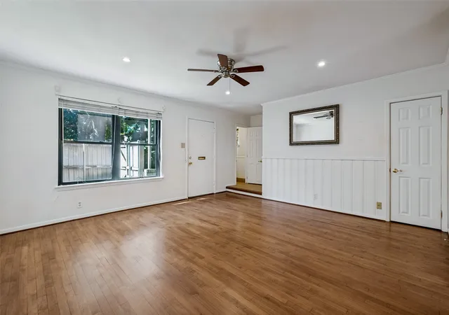 Photo 4 of Condo for sale at 4942 N Hall St, Dallas, TX 75235 | MLS# 21414810 | Listing updated on 2026-10-22