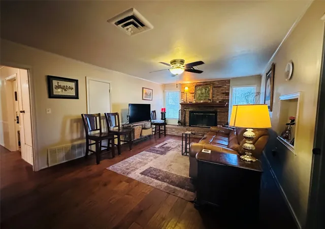 Photo 2 of Single family home for sale at 413 Davis Dr, Athens, TX 75751 | MLS# 21415765 | Listing updated on 2026-10-21