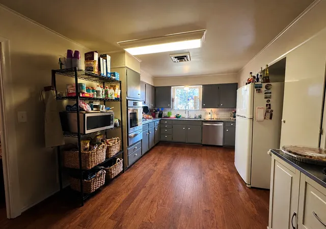 Photo 3 of Single family home for sale at 413 Davis Dr, Athens, TX 75751 | MLS# 21415765 | Listing updated on 2026-10-21