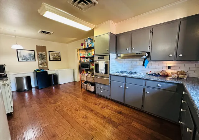 Photo 4 of Single family home for sale at 413 Davis Dr, Athens, TX 75751 | MLS# 21415765 | Listing updated on 2026-10-21