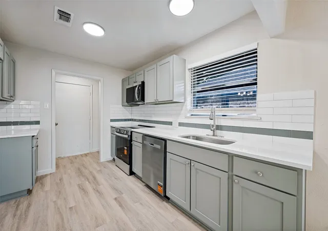Photo 4 of Single family home for sale at 4113 Hemlock St, Fort Worth, TX 76137 | MLS# 21416323 | Listing updated on 2026-10-21
