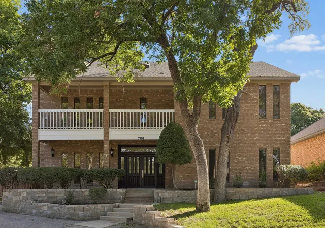 Photo 2 of Single family home for sale at 706 Royal Birkdale Dr, Garland, TX 75044 | MLS# 21415148 | Listing updated on 2026-10-21