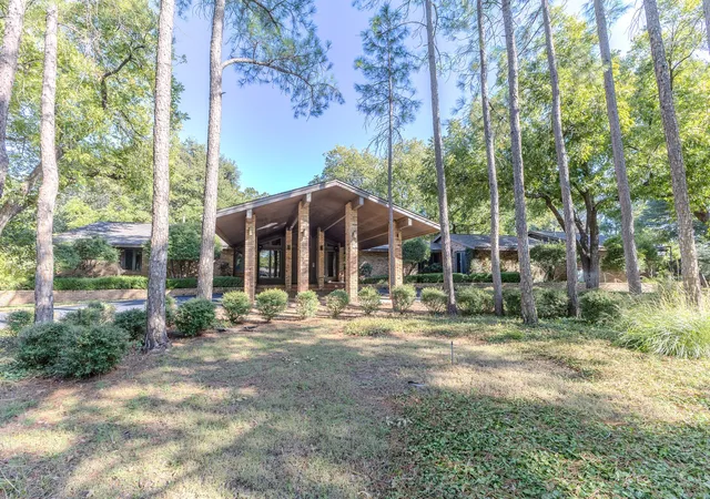 Single family home for sale at 1555 Oldham Ln, Abilene, TX 79602 | MLS# 21416830 | Listing updated on 2026-10-21