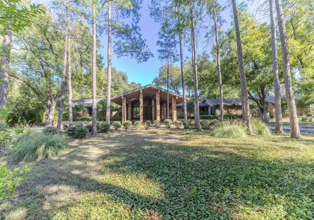Photo 2 of Single family home for sale at 1555 Oldham Ln, Abilene, TX 79602 | MLS# 21416830 | Listing updated on 2026-10-21