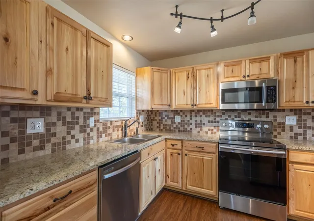 Photo 2 of Single family home for sale at 428 Meadow Ln, Abilene, TX 79602 | MLS# 21416077 | Listing updated on 2026-10-21