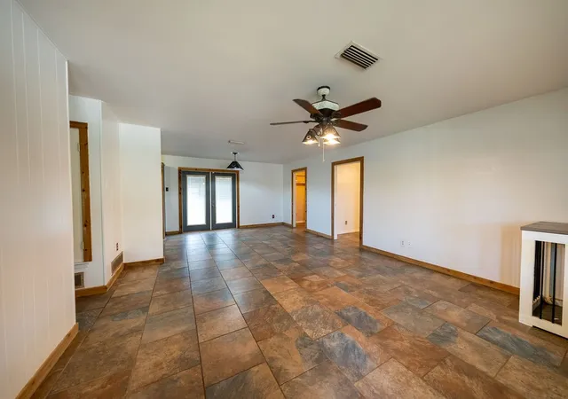 Photo 4 of Single family home for sale at 1610 W Plummer St, Eastland, TX 76448 | MLS# 21415292 | Listing updated on 2026-10-21