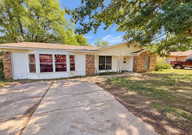 Photo 1 of Single family home for sale at 5641 Conlin Dr, Fort Worth, TX 76134 | MLS# 21416922 | Listing updated on 2026-10-21