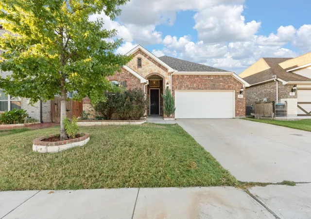 Single family home for sale at 541 White Bud Ln, Fort Worth, TX 76131 | MLS# 21415139