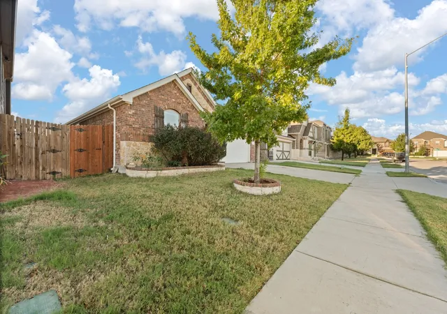 Photo 2 of Single family home for sale at 541 White Bud Ln, Fort Worth, TX 76131 | MLS# 21415139 | Listing updated on 2026-10-30