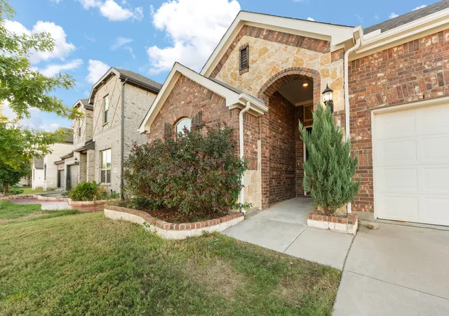 Photo 4 of Single family home for sale at 541 White Bud Ln, Fort Worth, TX 76131 | MLS# 21415139 | Listing updated on 2026-10-30