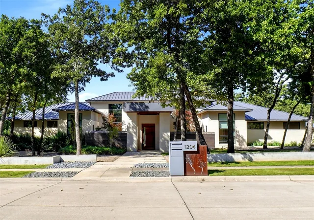Photo 4 of Single family home for sale at 1204 Andre Ct, Southlake, TX 76092 | MLS# 21381089 | Listing updated on 2026-10-22