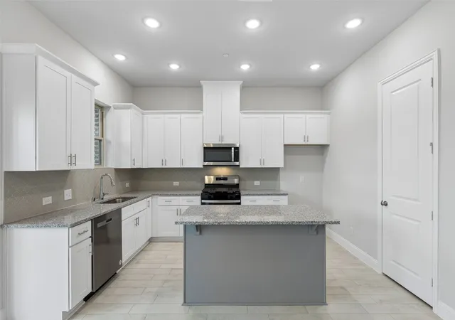 Photo 2 of Townhouse for sale at 928 Heart Reef Rd, Plano, TX 75075 | MLS# 21417610 | Listing updated on 2026-10-22