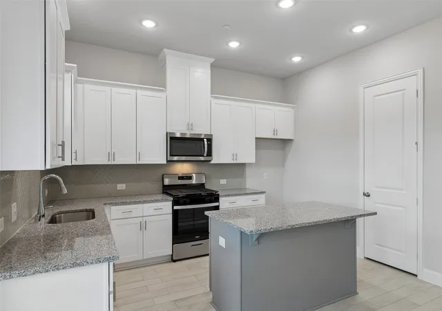 Photo 2 of Townhouse for sale at 928 Heart Reef Rd, Plano, TX 75075 | MLS# 21417610 | Listing updated on 2026-10-22