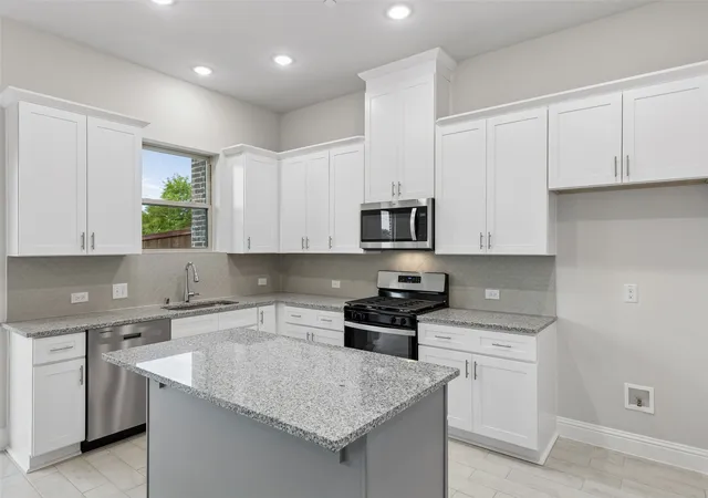 Photo 3 of Townhouse for sale at 928 Heart Reef Rd, Plano, TX 75075 | MLS# 21417610 | Listing updated on 2026-10-22