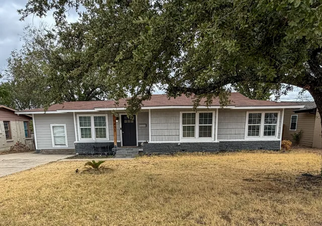 Photo 1 of Single family home for sale at 5433 Greenlee St, Fort Worth, TX 76112 | MLS# 21410179 | Listing updated on 2026-10-22