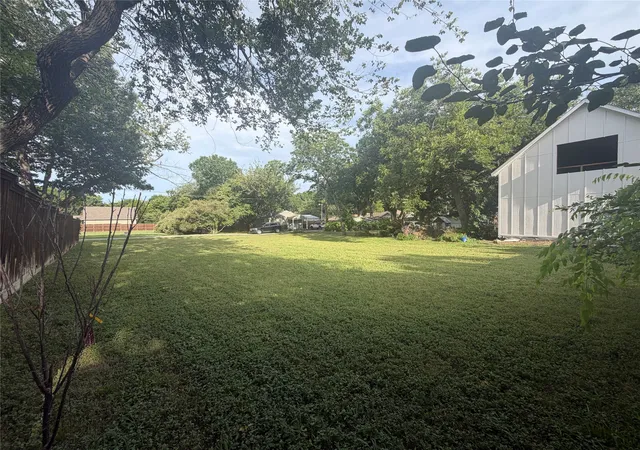 Photo 1 of Land for sale at 412 Francis St, Mc Kinney, TX 75069 | MLS# 21415805 | Listing updated on 2026-10-22