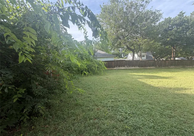 Photo 3 of Land for sale at 412 Francis St, Mc Kinney, TX 75069 | MLS# 21415805 | Listing updated on 2026-10-22