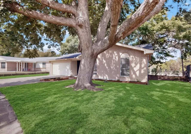 Photo 2 of Single family home for sale at 7131 Al Patterson Dr, Dallas, TX 75241 | MLS# 21417743 | Listing updated on 2026-10-23