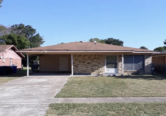 Single family home for sale at 1630 Templeman St, Shreveport, LA 71101 | MLS# 21417886