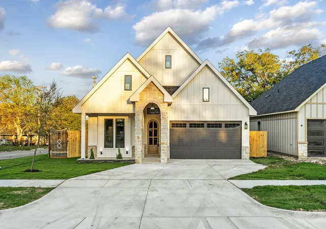 Single family home for sale at 3516 N Houston St, Fort Worth, TX 76106 | MLS# 21416510 | Listing updated on 2026-10-28