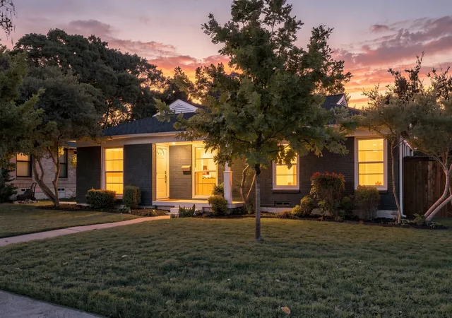 Single family home for sale at 346 Classen Dr, Dallas, TX 75218 | MLS# 21416500