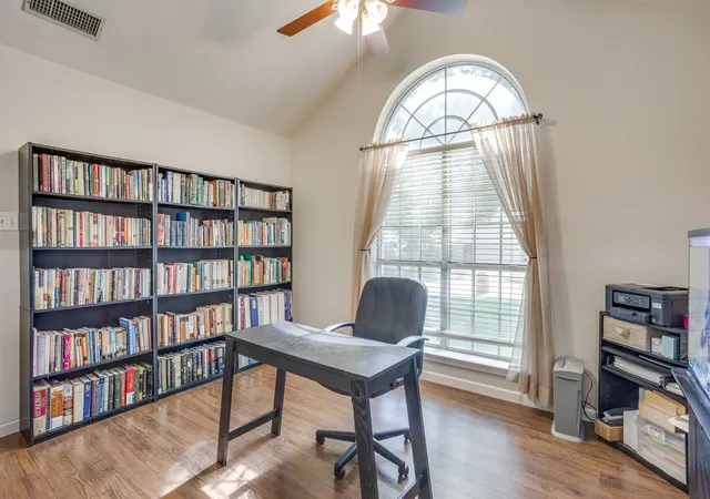 Photo 4 of Single family home for sale at 1032 Roundrock Dr, Saginaw, TX 76179 | MLS# 21415359 | Listing updated on 2026-10-31