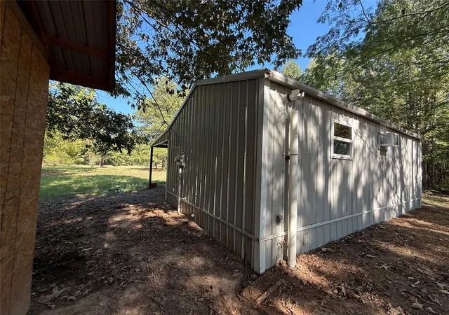 Photo 3 of Single family home for sale at 224 County Rd 3117, Clarksville, TX 75426 | MLS# 21416191 | Listing updated on 2026-10-22